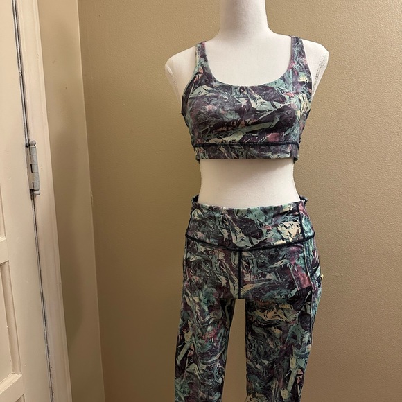 Women's lululemon Multicolor Abstract Print Pants - Picture 8 of 8